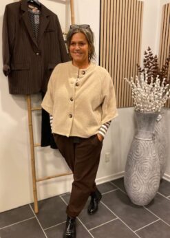 Marta Beige Thunder Jakke Og Brun Marta Buks