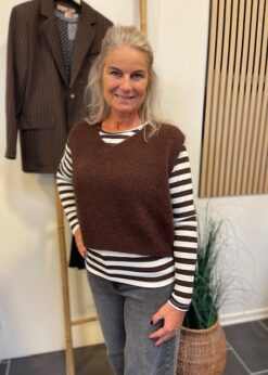 Marta Stribet Bluse Og Brun Marlene Vest
