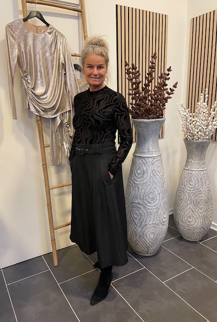 Numph Velva Bluse Og Co Couture Luna Belt Midi Nederdel