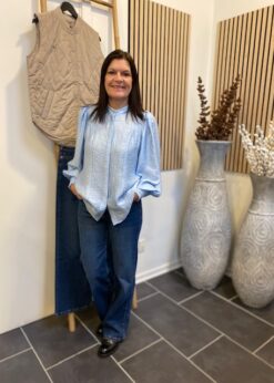 Pieszak Birkin Jeans Og Tassy Skjorte Fra Co Couture