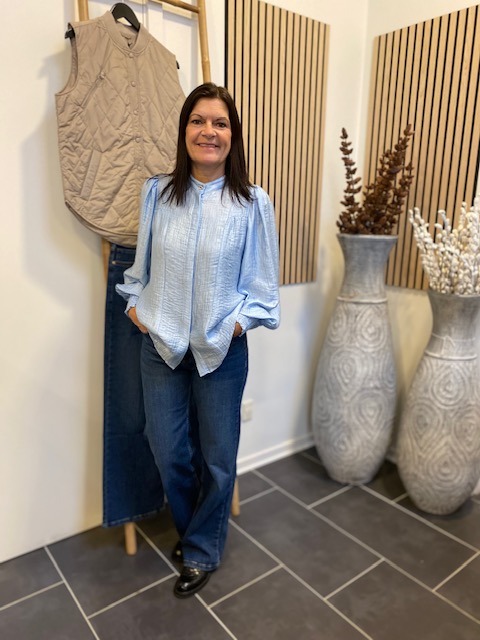 Pieszak Birkin Jeans Og Tassy Skjorte Fra Co Couture