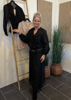 Sort Marta Tyl Nederdel Og Sort Naria Bluse