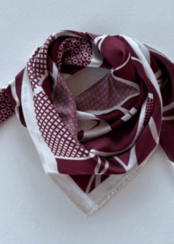 Three M Tørklæde Bordeaux Offwhite Print