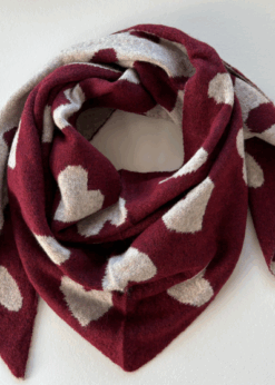 Three M Tørklæde Bordeaux Sand Med Hjerter
