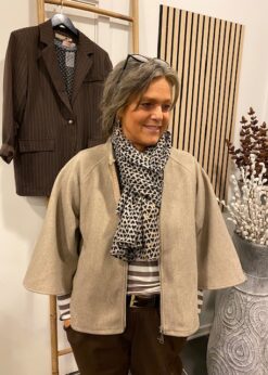 Three M Tørklæde Med Hjerter Og Marta Pia Jakke