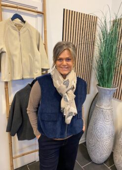 Blå Marta Vest Og Three M Tørklæde