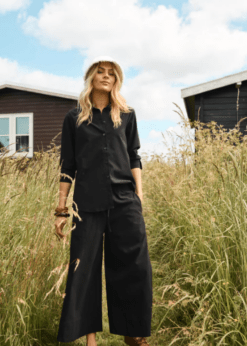 Costa Mani Iris Buks