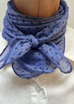 Lille Blåt Tørklæde Fra Three M