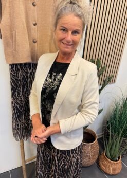 Lys Nanni Blazer Fra Freequent Og PBO T Shirt