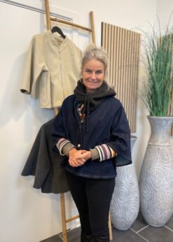 Marta Sort Balaclava Og Arven Denim Jakke