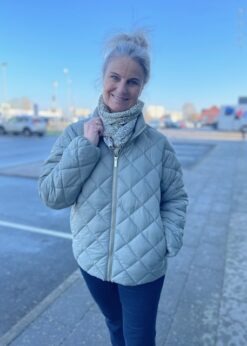 Part Two Olia Jakke I Khakigrøn Og Three M Tørklæde