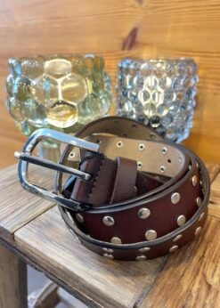 Three M Bælte I Brun Med Sølv Nitter Og Spænde