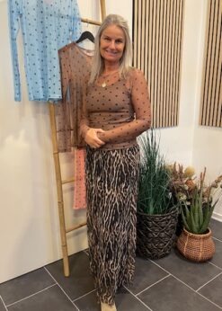 Three M Brun Mesh Og Leoprint Nederdel