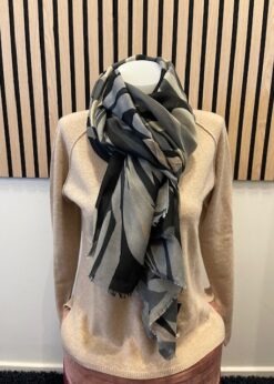 Three M Sort Print Tørklæde