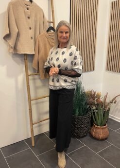 Zinnia Bluse Og Iris Buks Fra Costa Mani