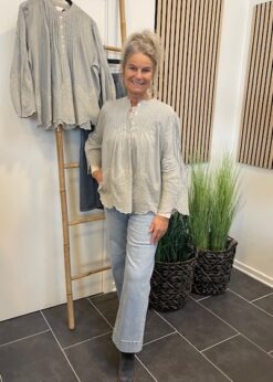 AJ117 Project Clementine Bluse Beige Lyseblå