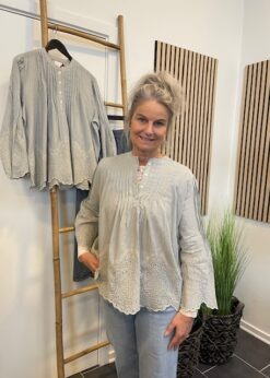 AJ117 Project Clementine Bluse Og Continue Mesh