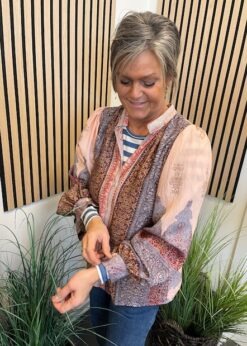 Annette Skjorte Og Stribet Bluse Fra Marta