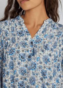 Bluse I Lyseblå Print Fra PBO