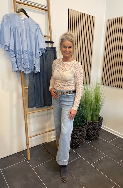 Continue Alberte Meshbluse Og Red Button Conny Jeans