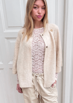 Continue Louis Cardigan Og Lys Meshbluse