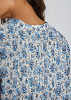 Jonmol Bluse I Lyseblå Print Fra PBO