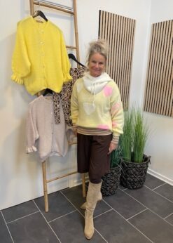 Marta Amarante Strik Gul Og Cityshorts Fra Love & Divine