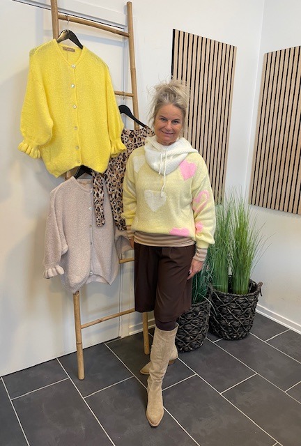 Marta Amarante Strik Gul Og Cityshorts Fra Love & Divine