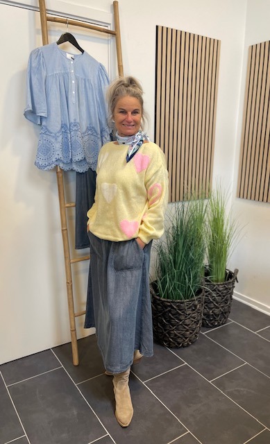 Marta Amarante Strik Og AJ117 Project Nederdel