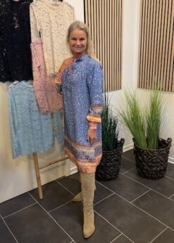 Marta Annelin Kjole Og Three M Mesh