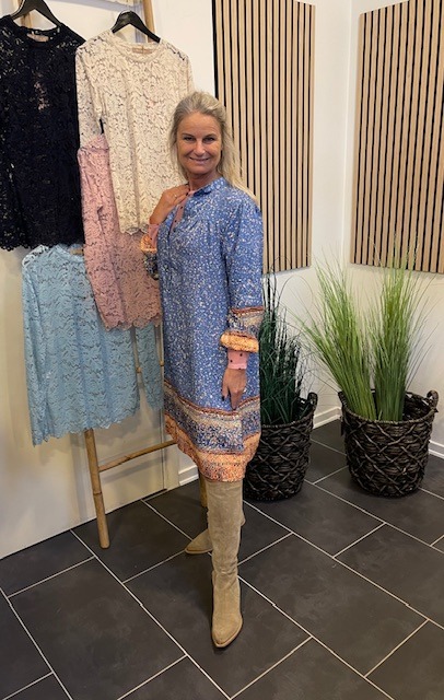 Marta Annelin Kjole Og Three M Mesh