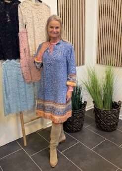 Marta Goldie Kjole Og Lyserød Mesh