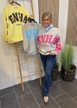 Marta Hibiscus Sweat Grå Pink Og Pieszak Jeans