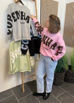 Marta Hisbiscus Sweat I Nye Farver