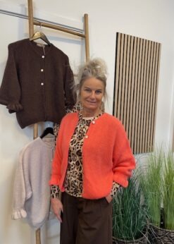 Marta Juliana Cardigan Koral Og Ellisa Leo Bluse