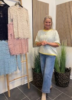 Marta Ruth Strik Mint Gul Og Red Button Conny Jeans