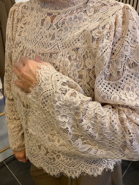 Nude Farvet Valeri Bluse Fra Continue