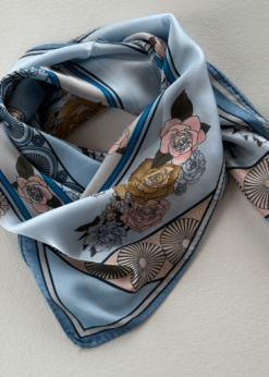 Lille Three M Tørklæde To2683 Lyseblå Multi