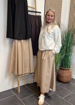 Part Two Asmina Nederdel Og Numph Sweat