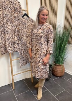 Peace Heart Joy Style Jennifer I Brun Beige Sort Print