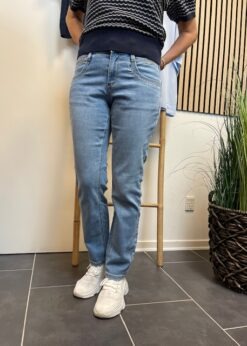 Red Button Sissy Embroid Jeans