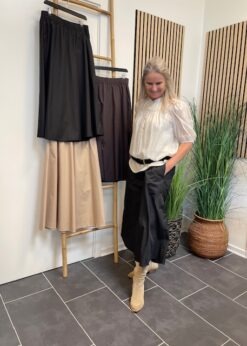 Sort Freequent Breeze Nederdel Og Beige Ebella Bluse