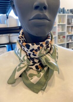 Three M Tørklæde Med Leo Og Grøn