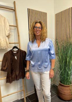 Continue Moe Lace Bluse Lyseblå