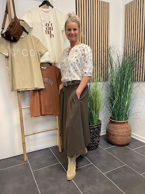 Freequent Molli Skjorte Og Brun Anya Nederdel Fra Co Couture