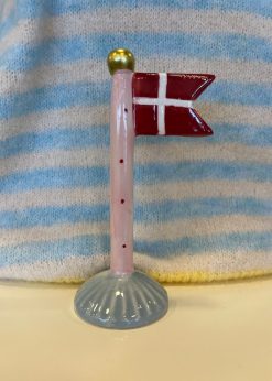 Speedtsberg Lille Flag Lyserød Stang Med Røde Prikker Og Lyseblå Fod