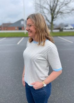 Stribet Zanti Strik Med Lyseblå Kanter