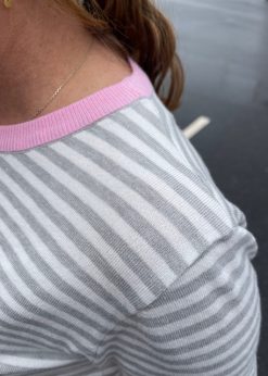 Stribet Zanti Strik Med Lyserøde Kanter