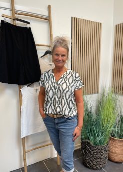 Floi Tee I Grønt Print Fra Freequent