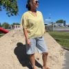 Gul Emma Bluse Fra Continue Og Cream Berta Shorts